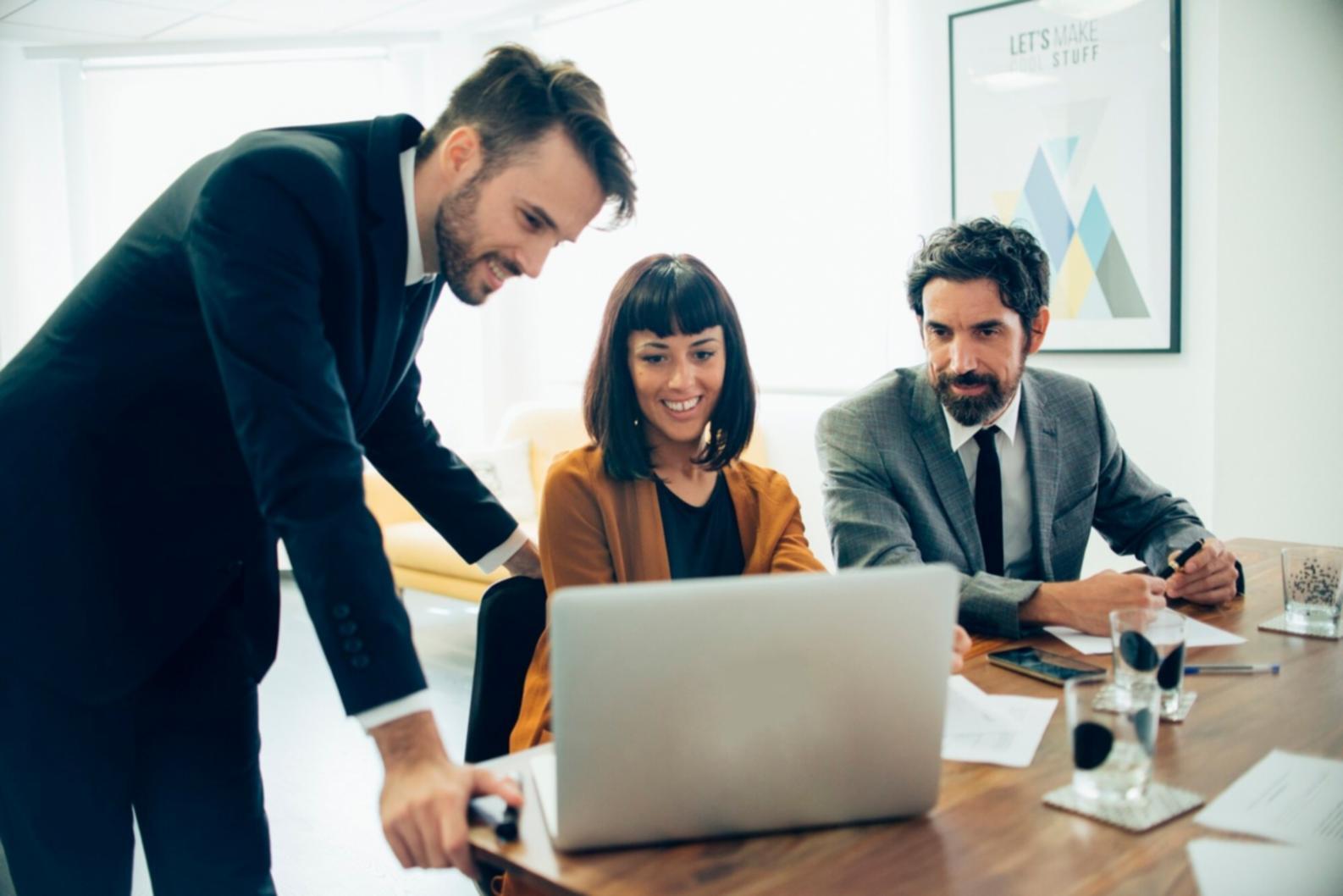 Professionelle Arbeitsumgebung für Finanzpräsentationen